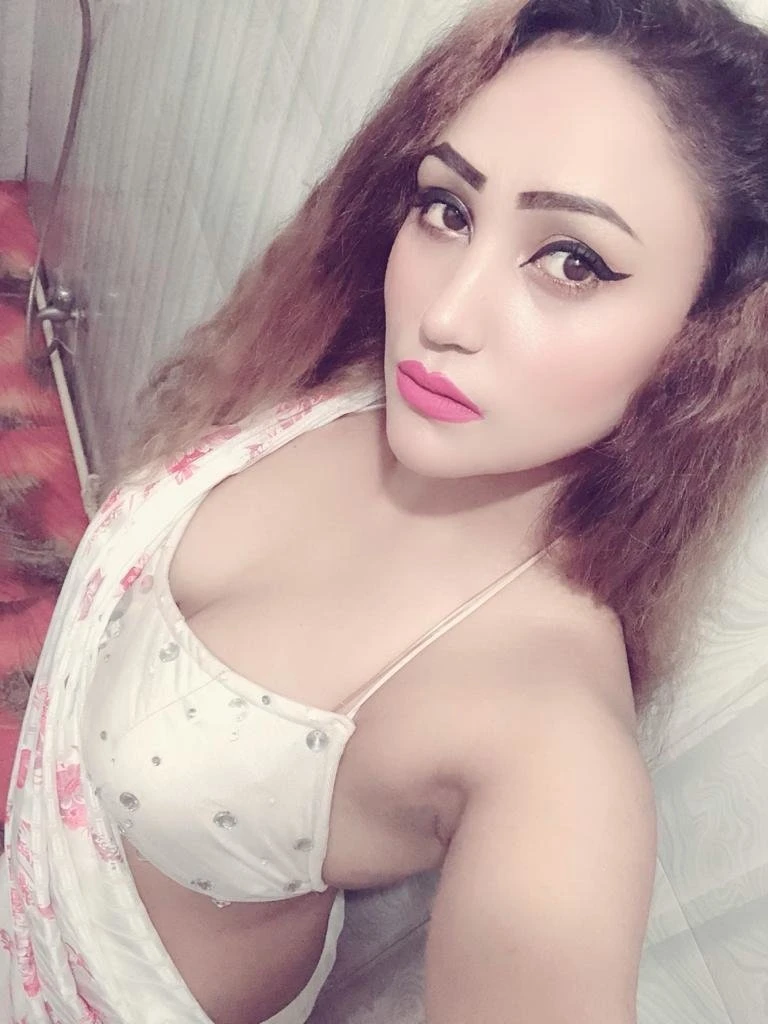 Tina Sharma – Indian escort in Mumbai — 3 / 5