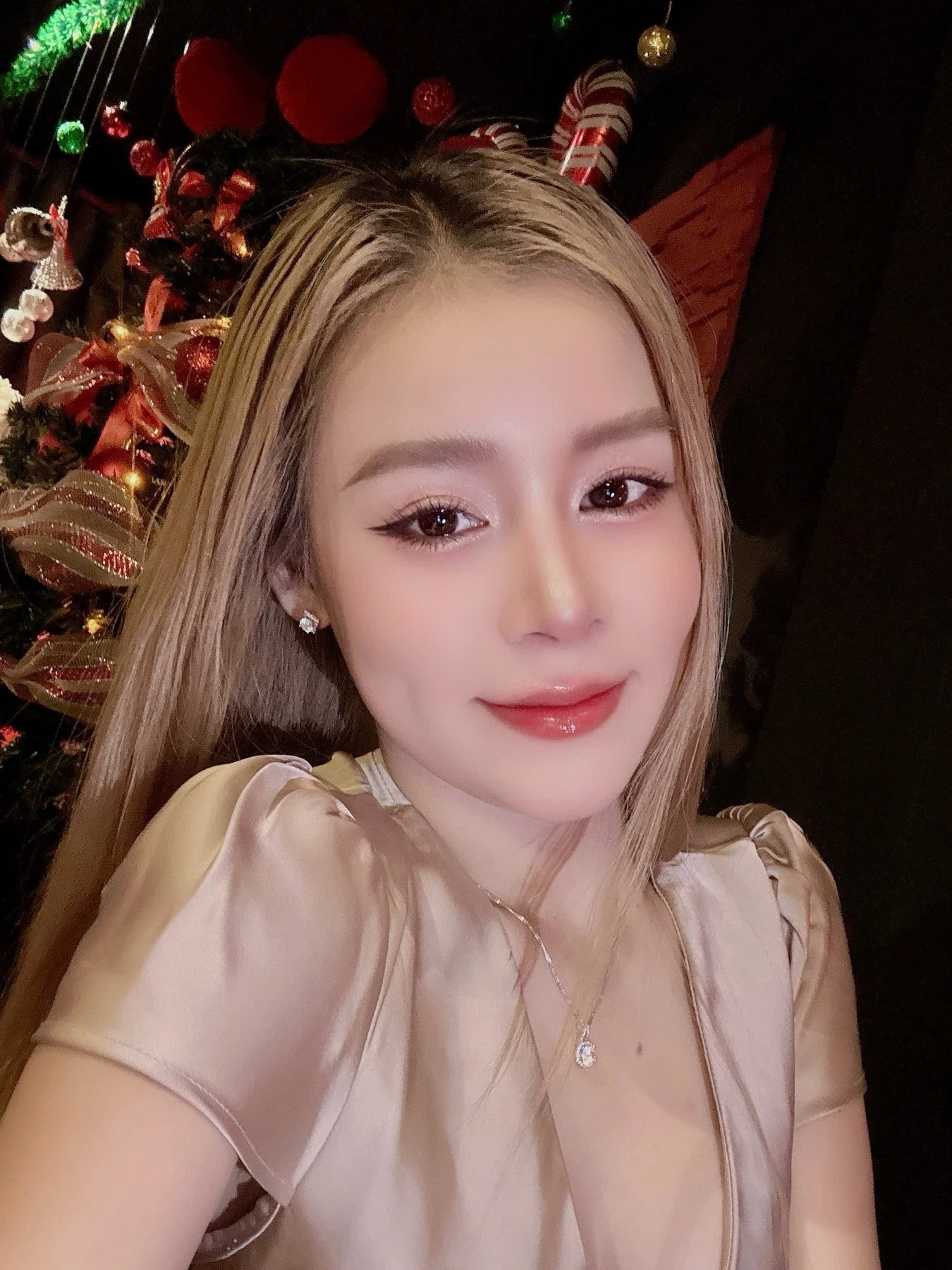 Suri – Vietnamese escort agency in Ho Chi Minh City — 23 / 24