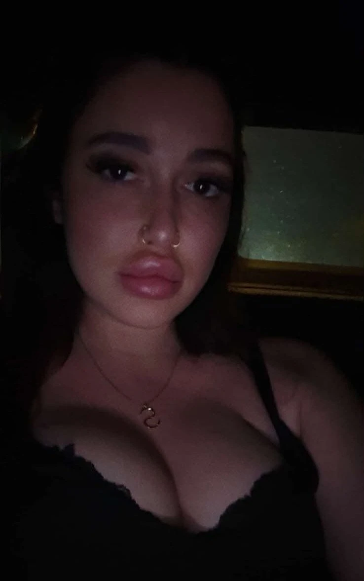 Ella – British escort in Beirut — 2 / 12