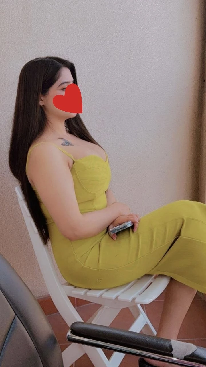 Chahat – Indian escort in Noida — 4 / 5