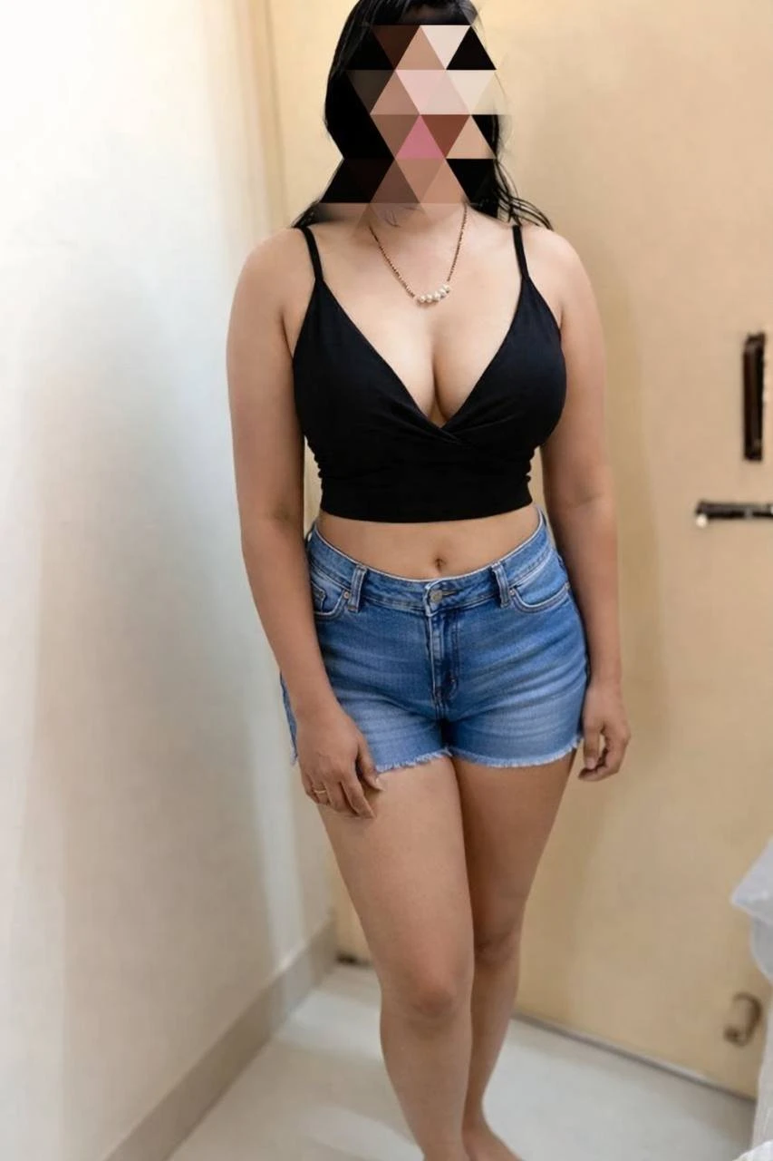 Sowmya Deepak cpl FWB – Indian escort in Hyderabad — 1 / 6