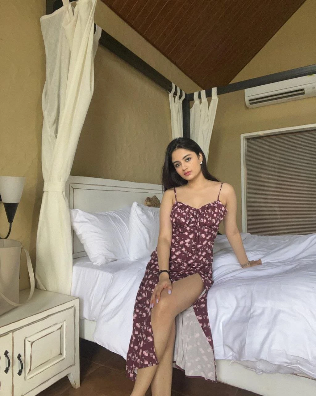 Neha Sharma – Indian escort in New Delhi — 3 / 5