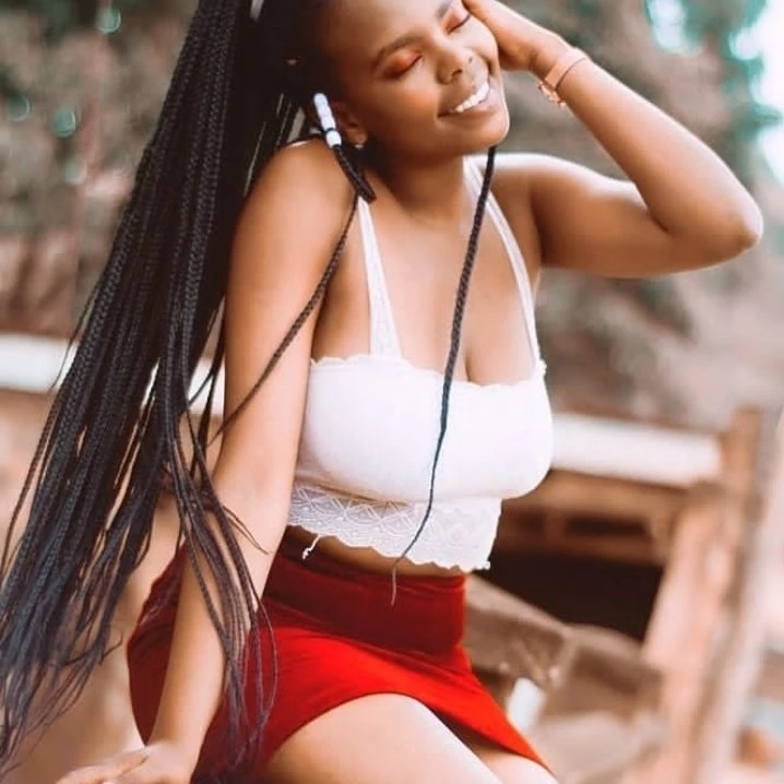 Reny – Rwandan escort in Kolkata — 1 / 2