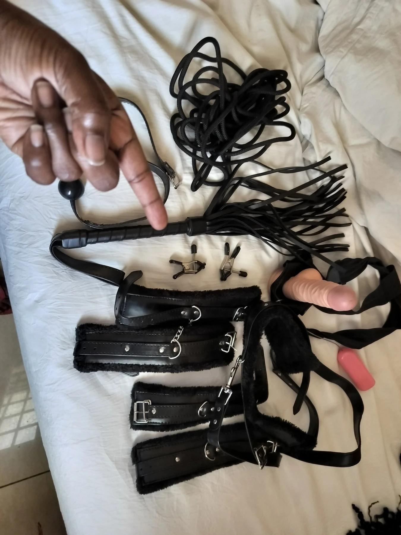Sexy Kimberly African Hafeepet – South African escort in Hyderabad — 4 / 5