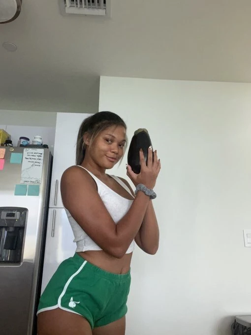 Justine – American escort in Dublin — 3 / 5