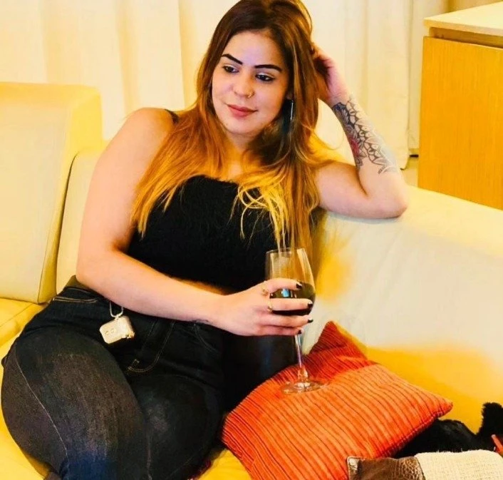 Sanjana Real Meet & Cam Session, Escort – Indian escort in Mumbai — 1 / 4