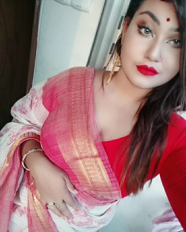 Radika – Indian adult performer in Punjab — 2 / 4