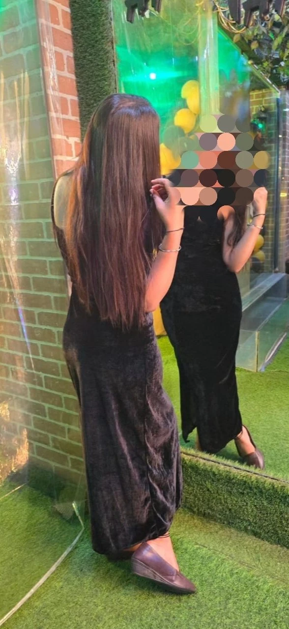 July Reyal Meet and Cam Show – Indian escort in Hyderabad — 1 / 4