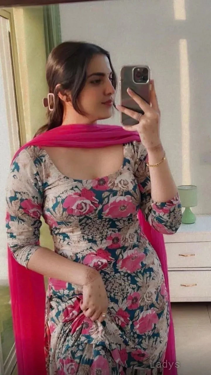 LUDHIANA MICKY 𝟵𝟴𝟓𝟓𝟬𝟰𝟐𝟬𝟰𝟬 – Indian escort in Ludhiana — 1 / 5