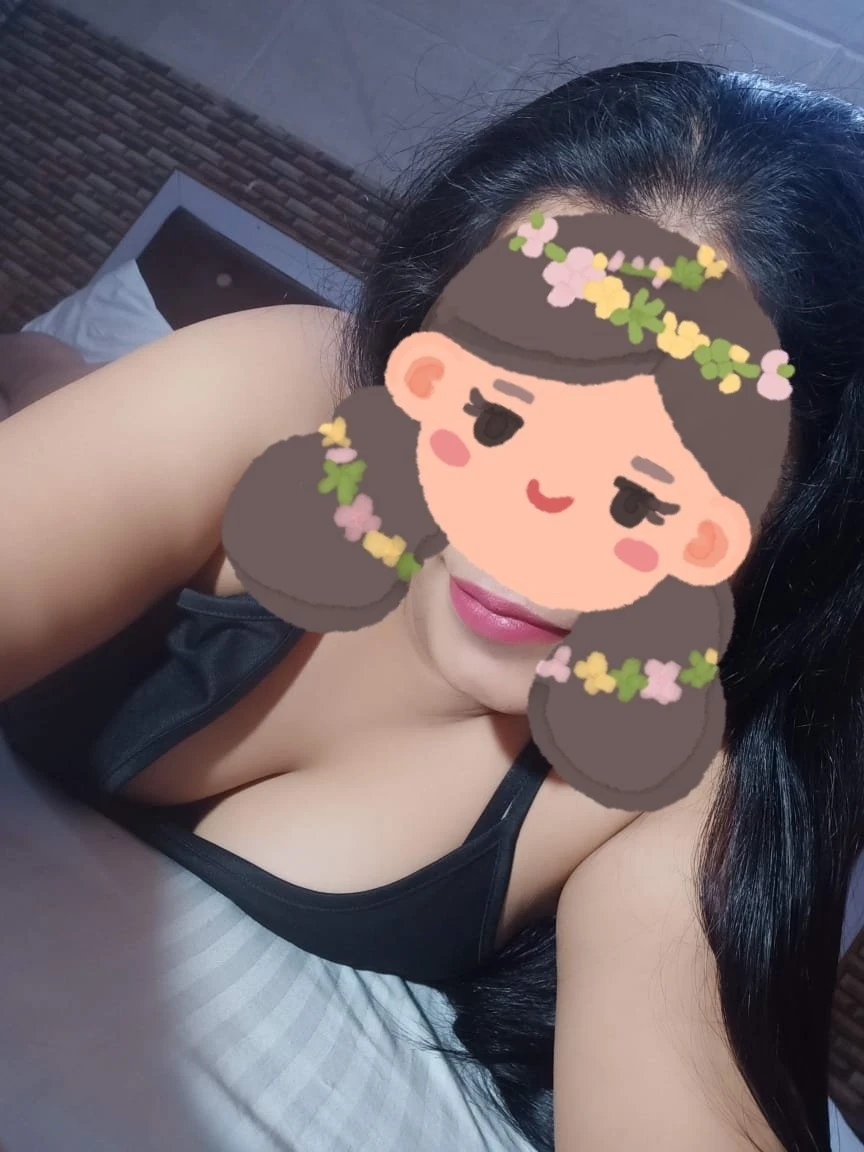 Chubby Queen – Indian escort in Mumbai — 4 / 15
