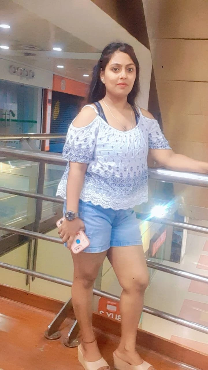 Sonam Sharma – Indian escort in Hyderabad — 1 / 2