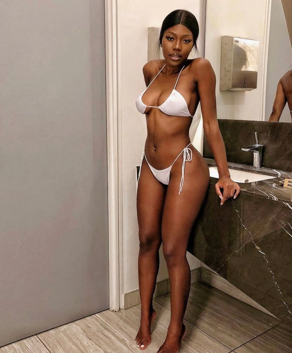 Mercy – American escort in Beirut — 3 / 4