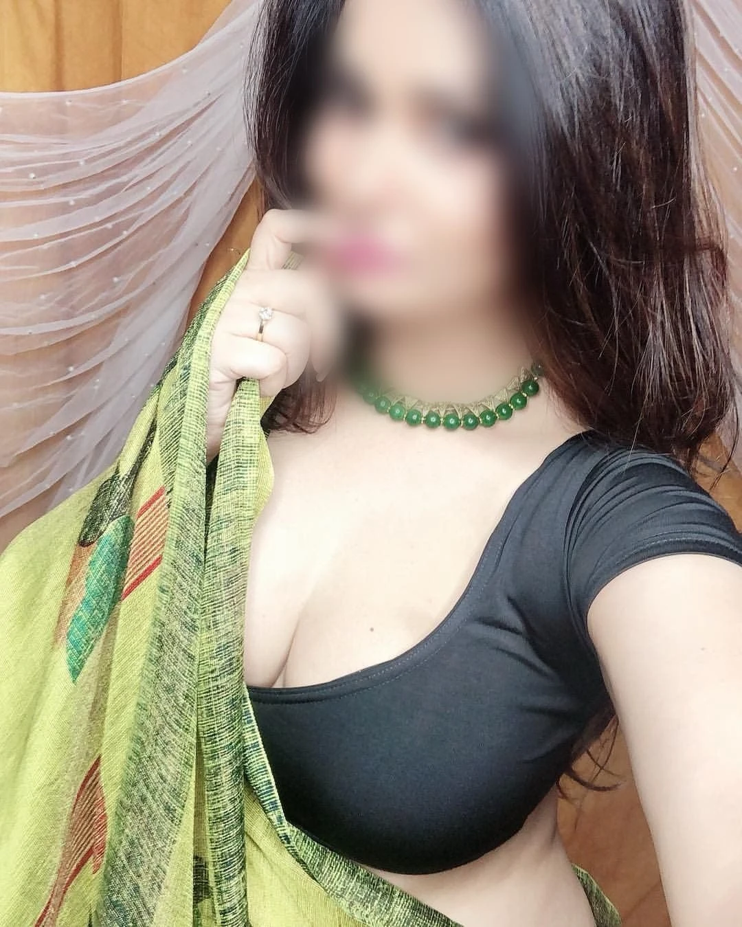 Full Erotic B2 B Oil Massage in Vashi – Indian escort in Navi Mumbai — 4 / 5