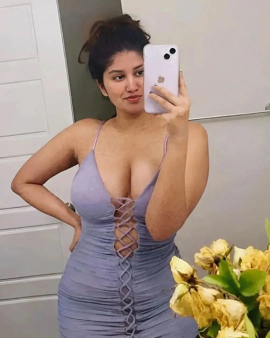 Vedika Panchal – Indian escort in Meerut — 2 / 3