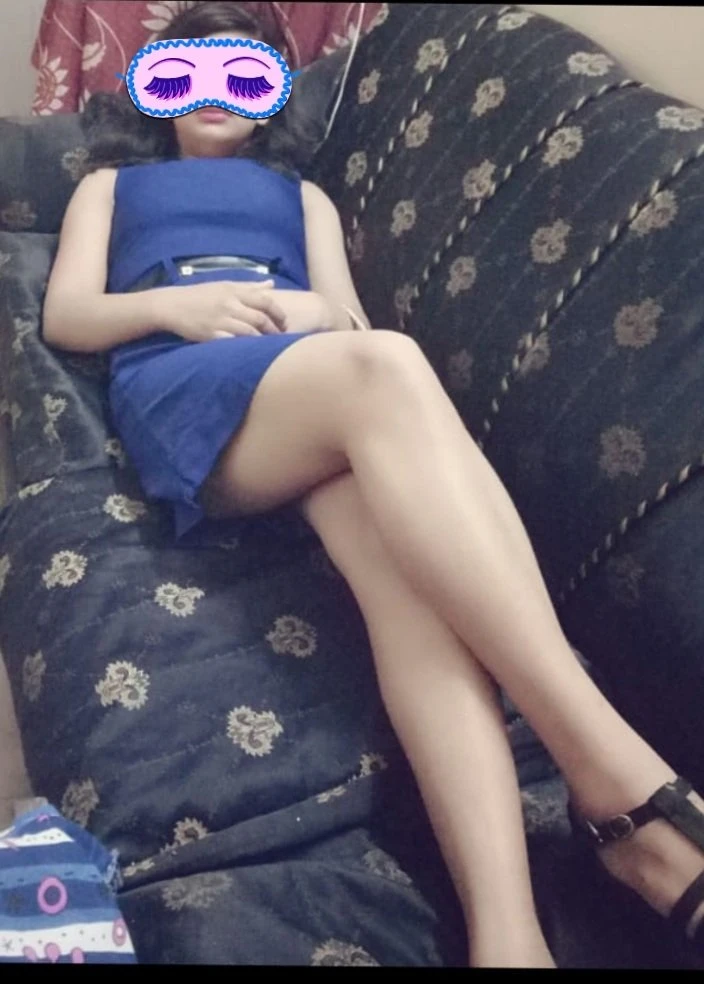 Kritika loyal Cam with face – Indian escort in New Delhi — 4 / 5