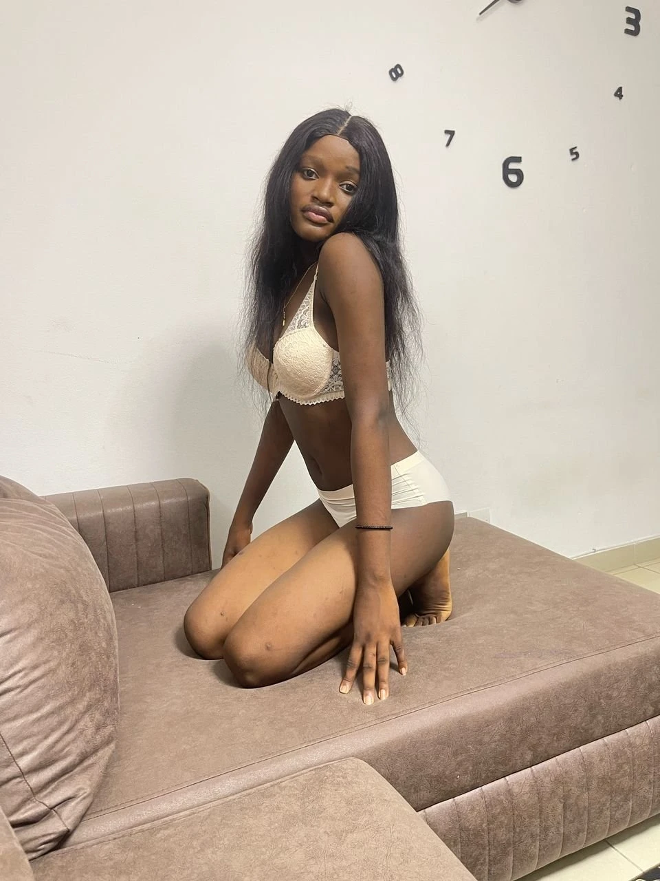 Bella – Sierra Leonean escort in Abidjan — 2 / 5