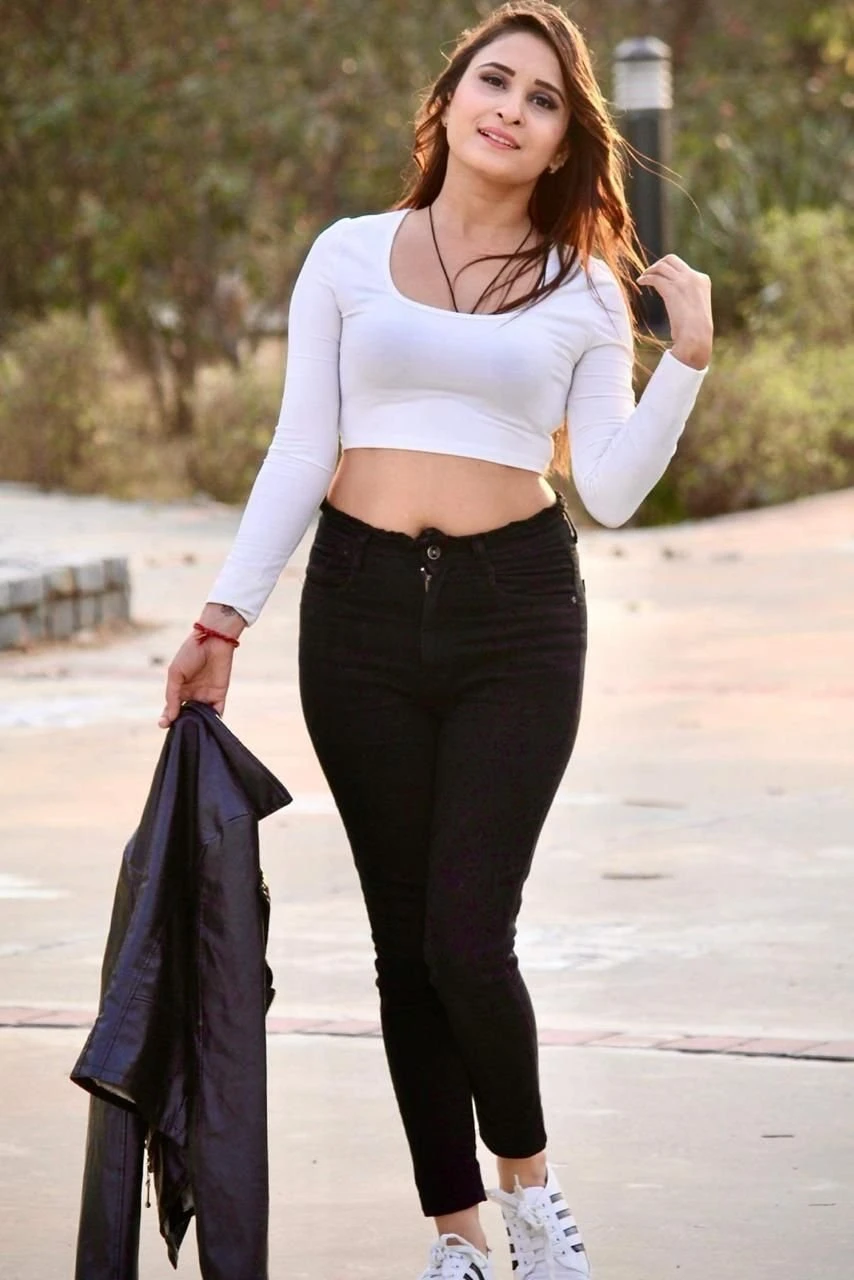 Janvi Singh – Indian escort in Hyderabad — 3 / 5
