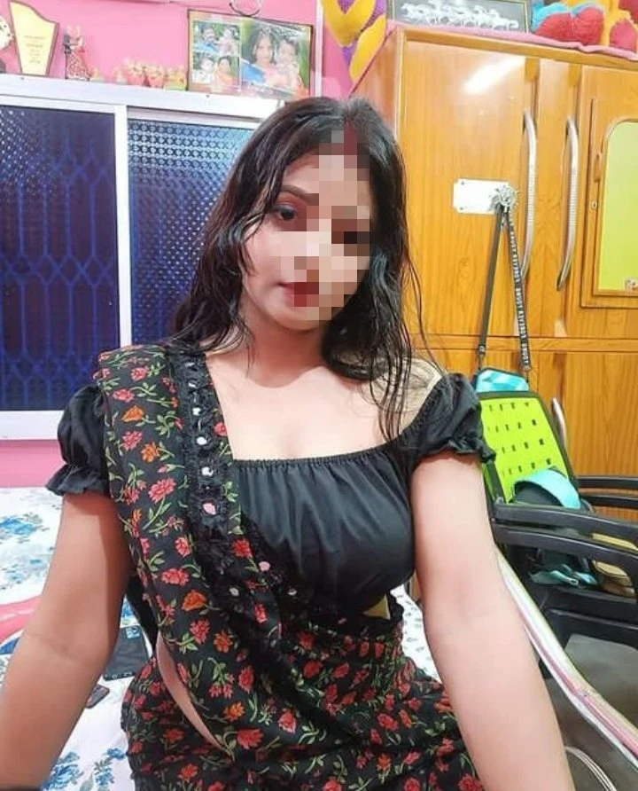 Aayushi – Indian escort in Noida — 2 / 3