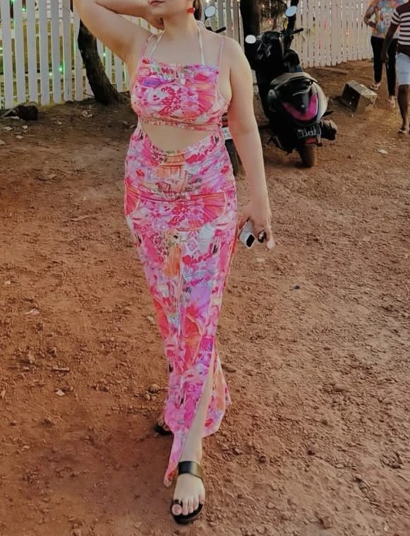 Office Girl Best Service cam – Sri Lankan escort in Colombo — 2 / 4
