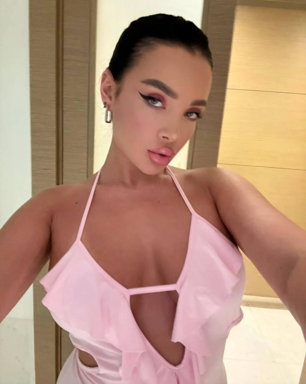 Mouna 🩷 – Russian escort in Beirut — 12 / 16