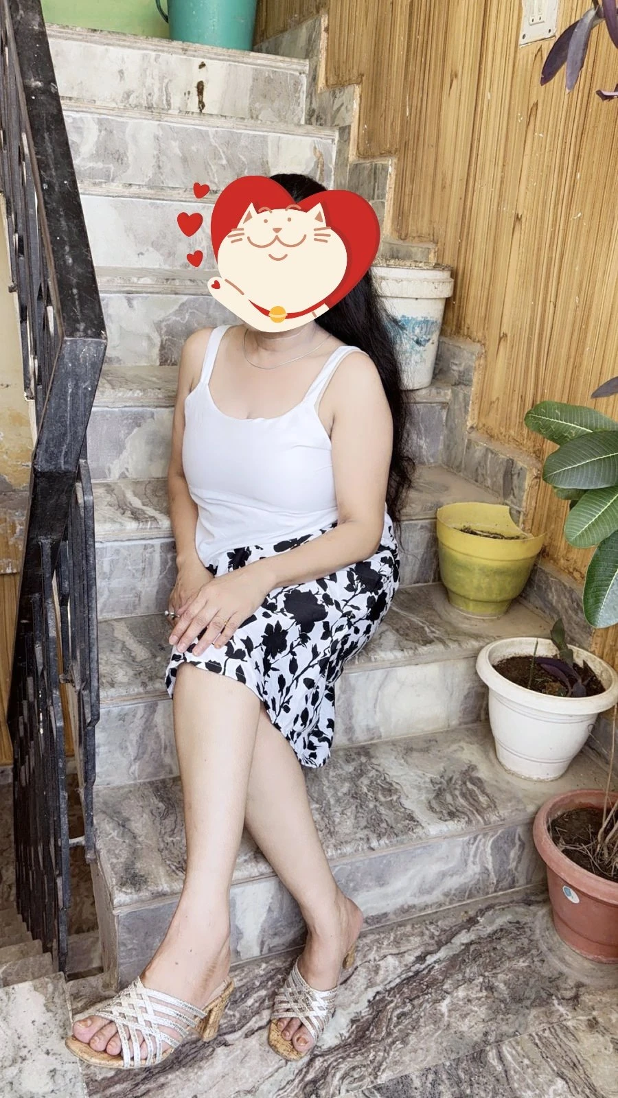 Hot Housewife (Cam n Real Meet) – Indian escort in New Delhi — 4 / 7
