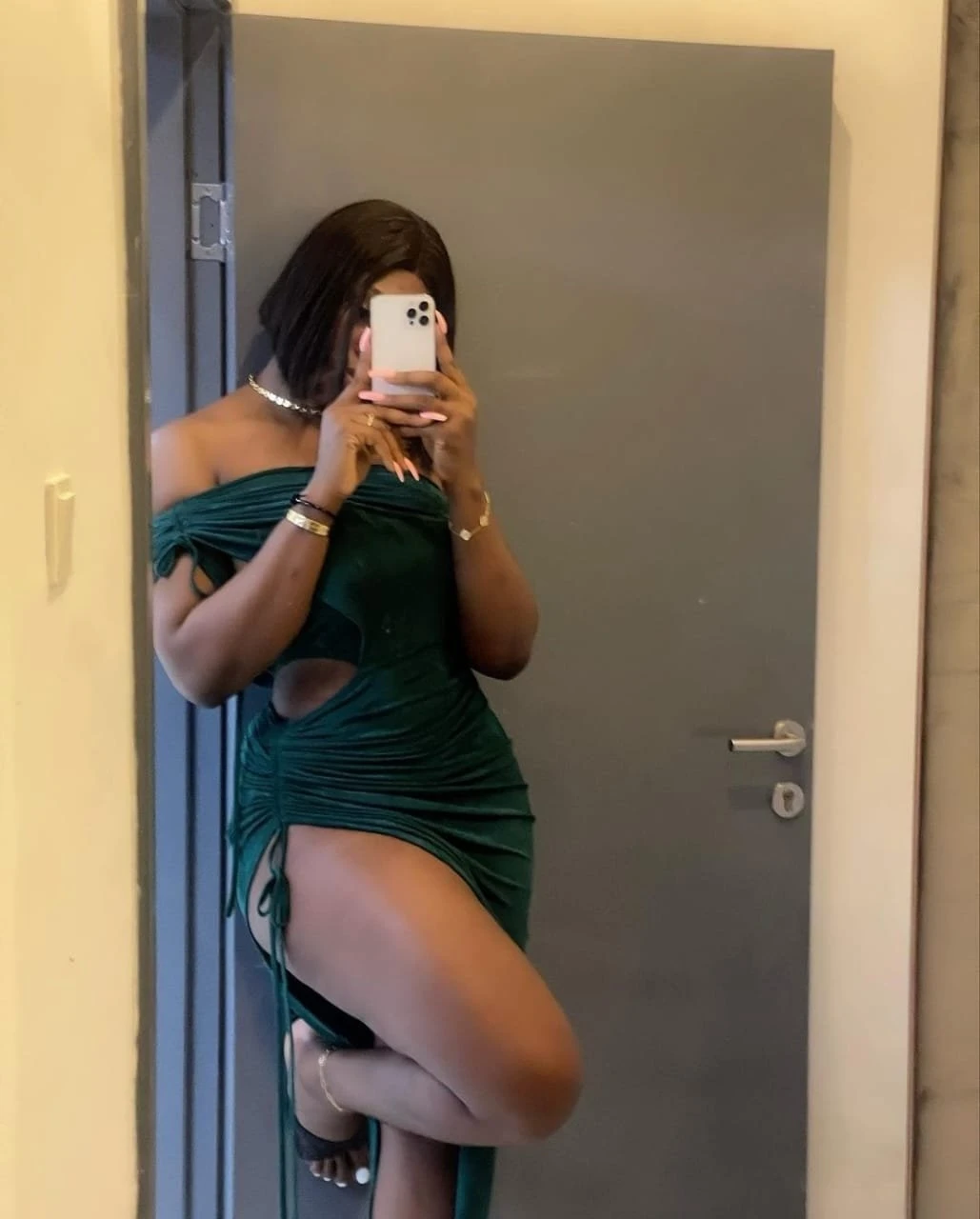Lori – South African escort in Beirut — 9 / 11