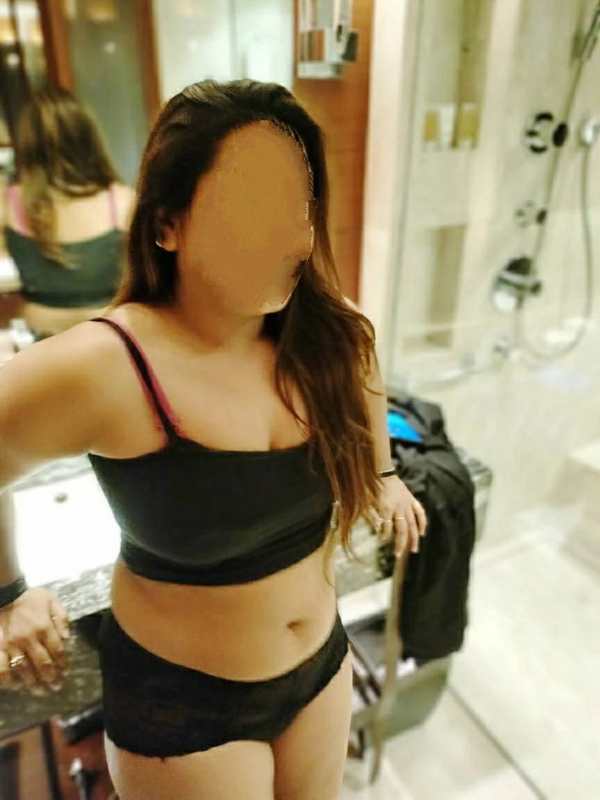Khushi (Independent Punjaban Housewife) – Indian escort in New Delhi — 2 / 17