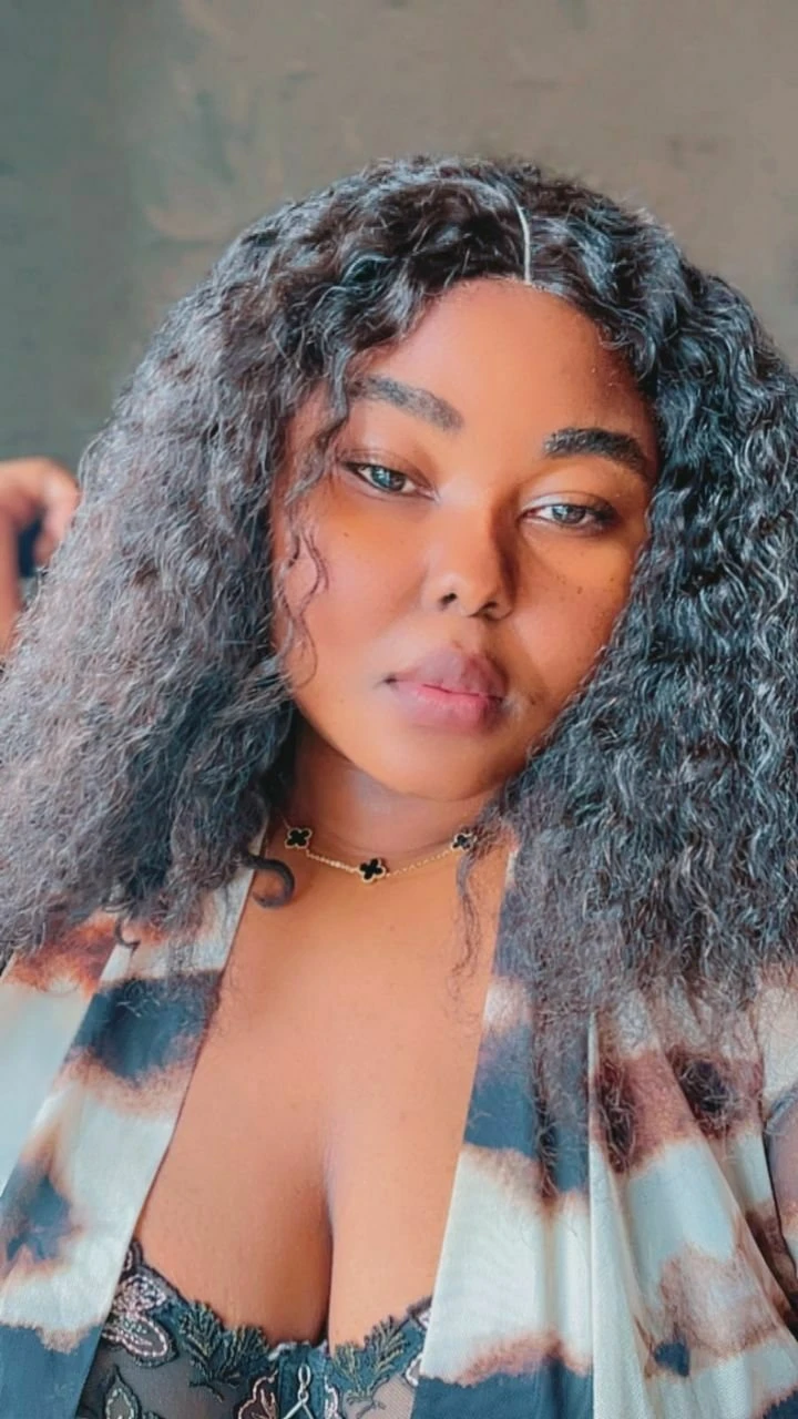 Zully – escort in Noida — 2 / 4