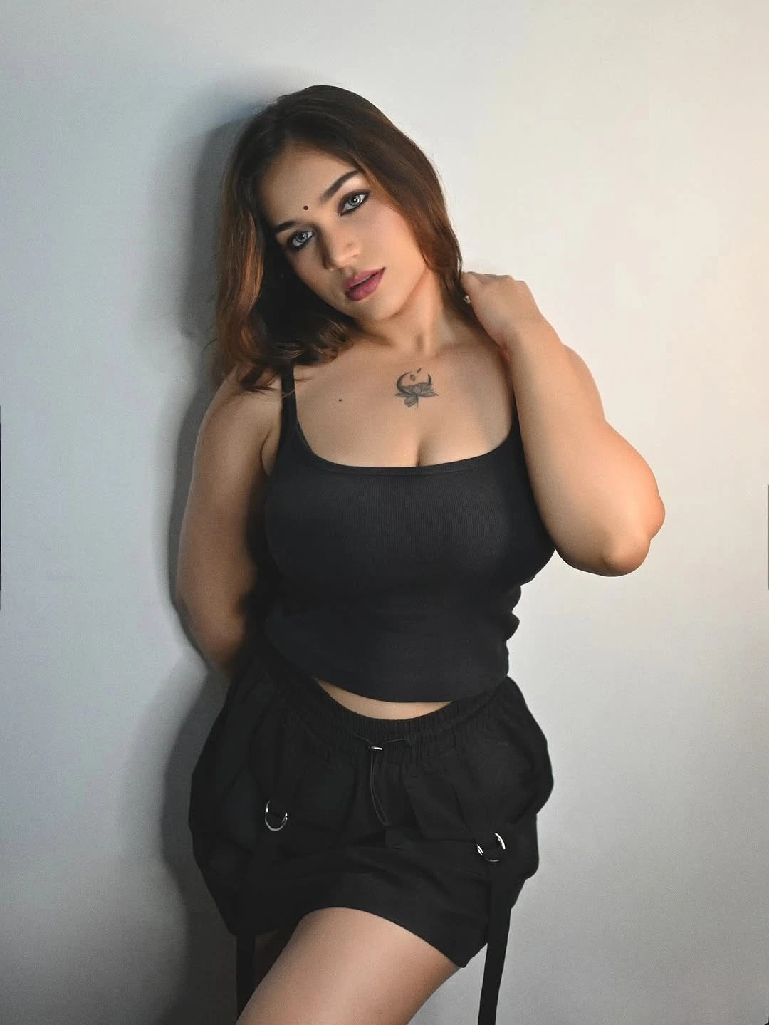 Neha Jain – Indian escort in Kochi — 2 / 3