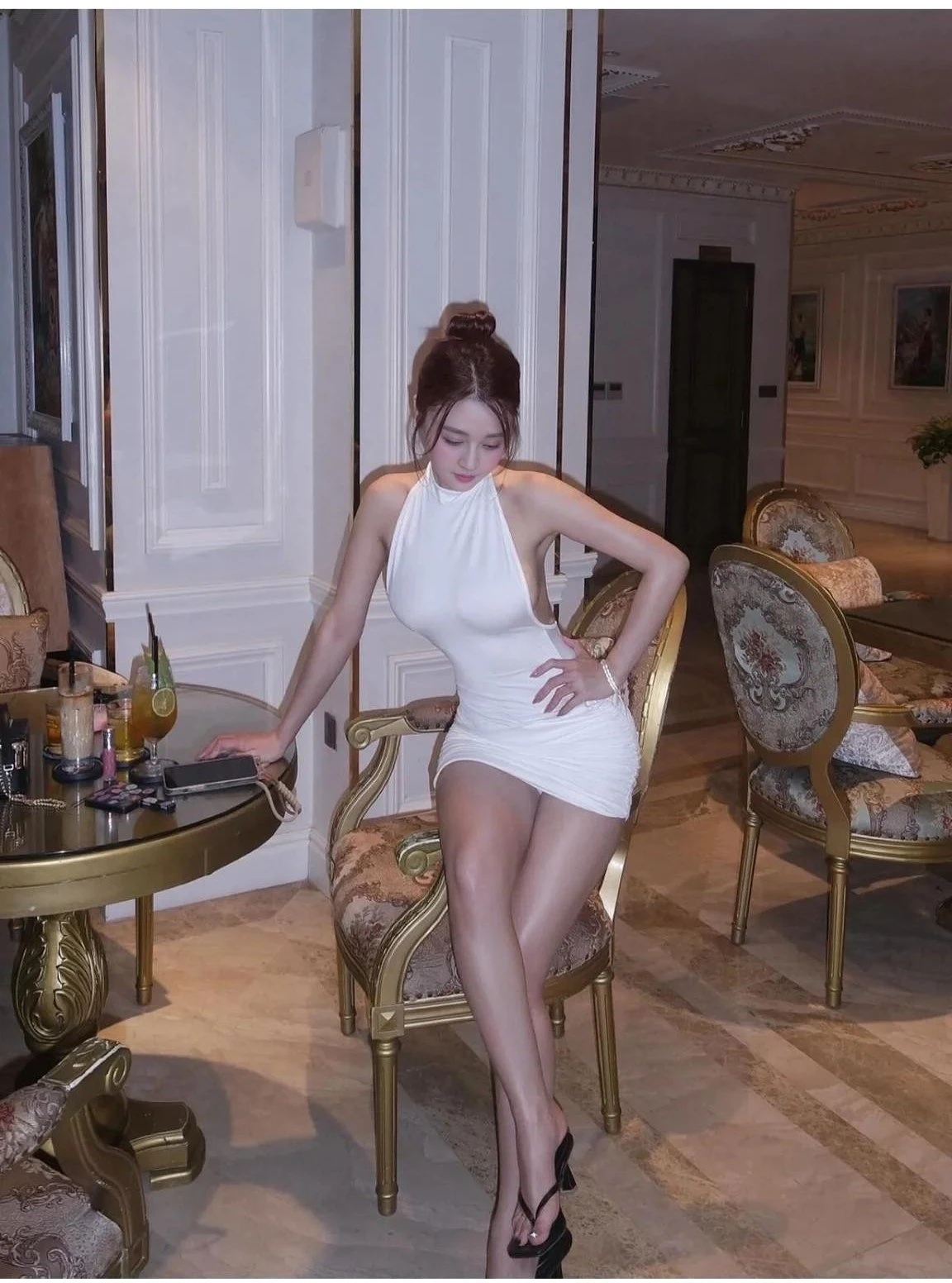 Mona – Vietnamese escort in Hanoi — 5 / 9