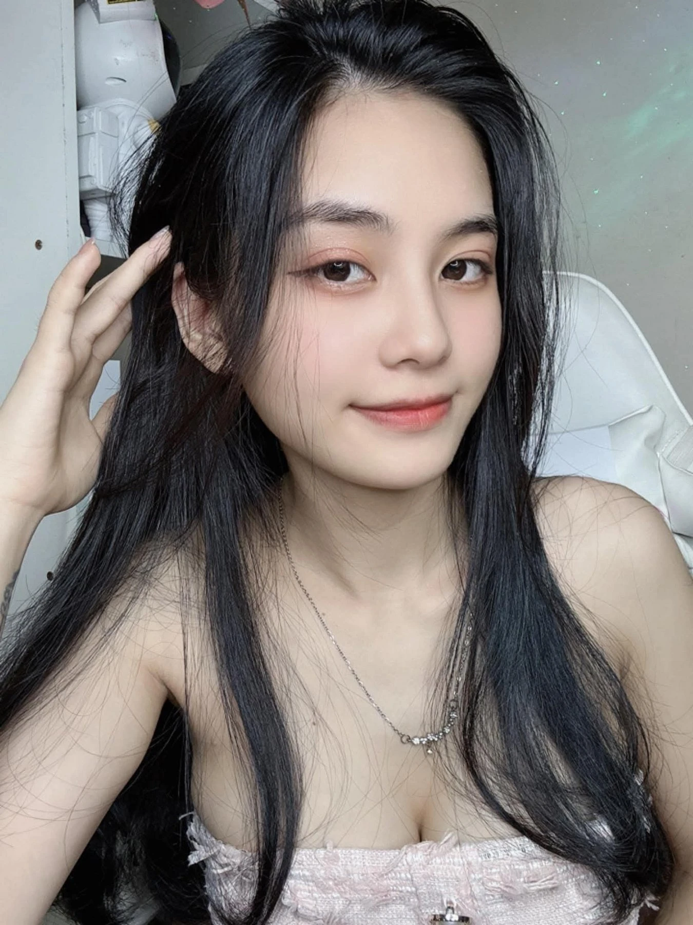 Luciana – Vietnamese escort in Mumbai — 1 / 5