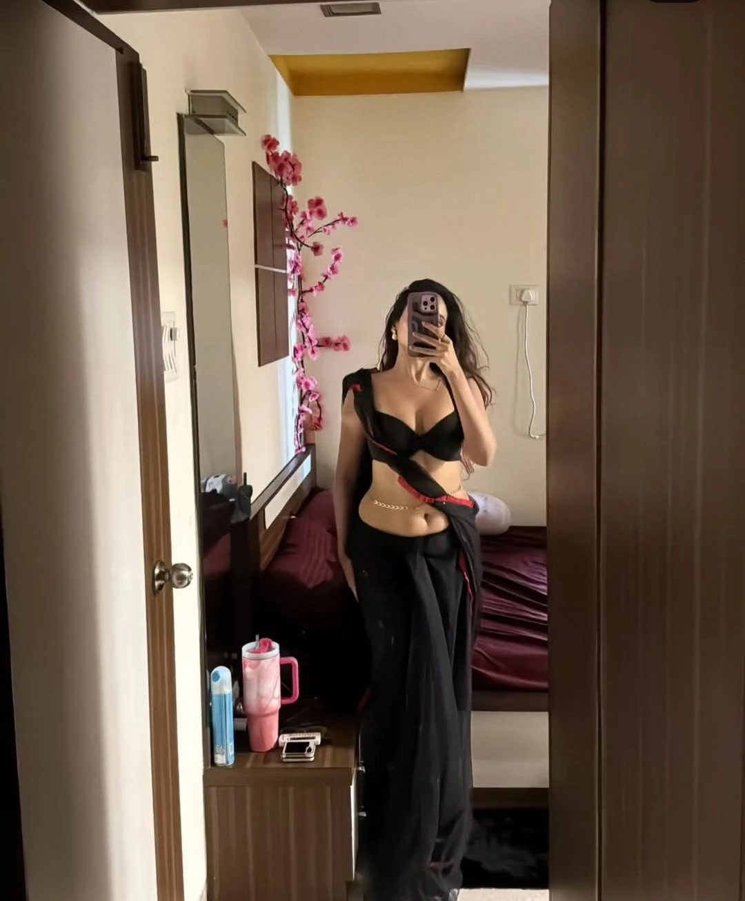Independent Escort Cam Show/real Meet – Indian escort in Noida — 4 / 5