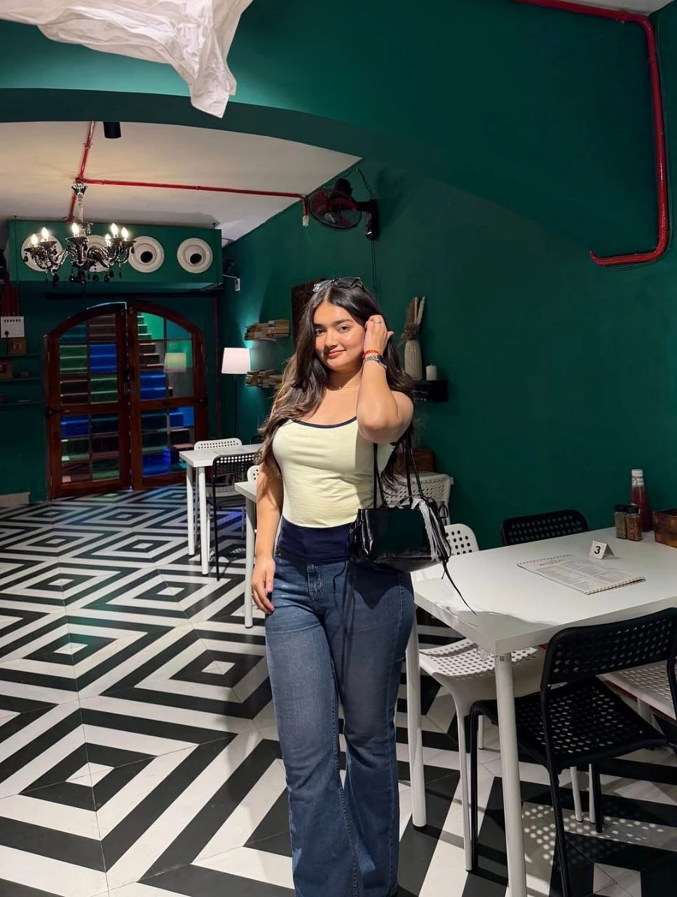 Alina – Indian escort in Colombo — 2 / 4
