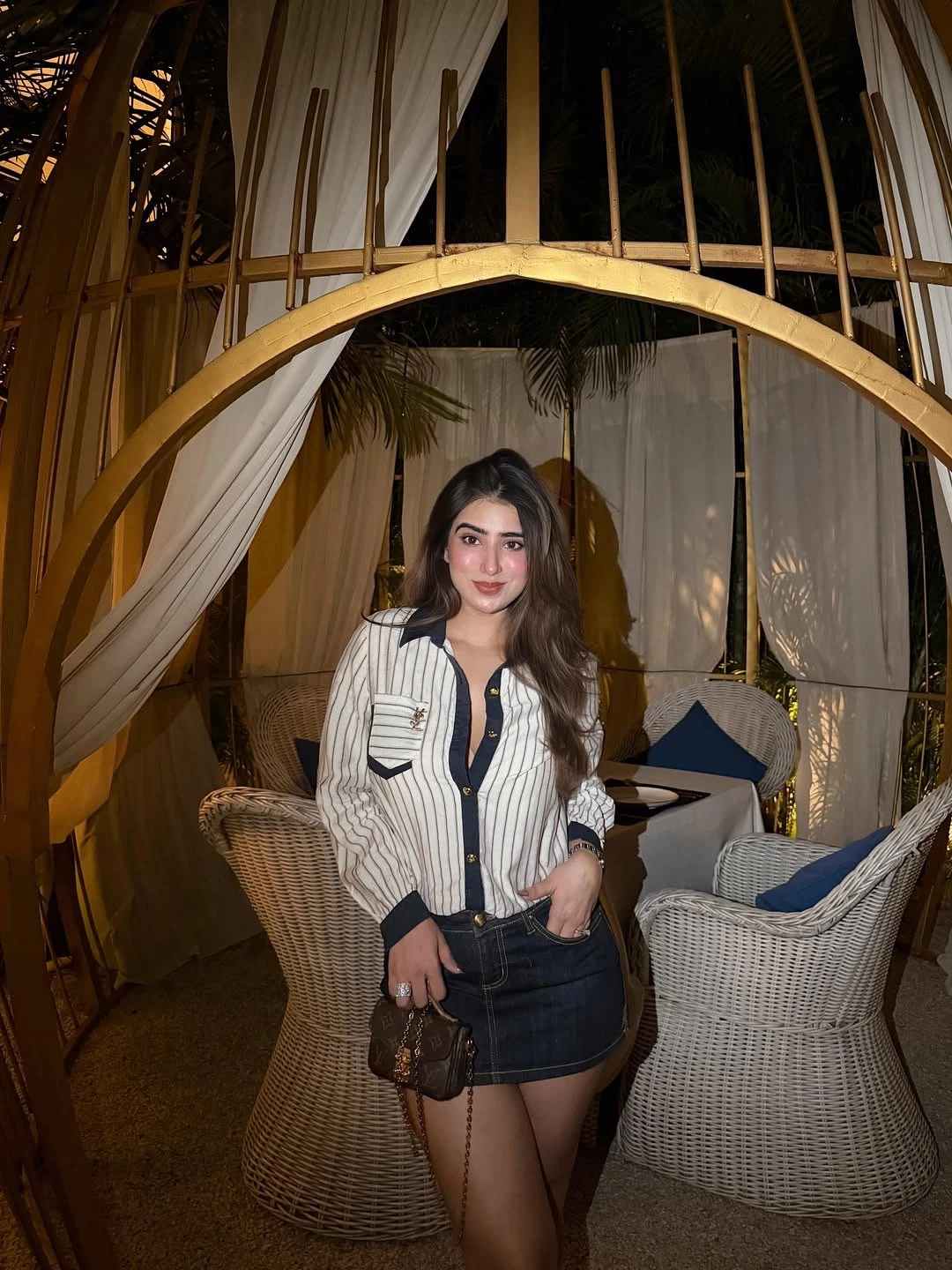 Priya Escort Service 24 Hours – Indian escort in Kolkata — 1 / 4