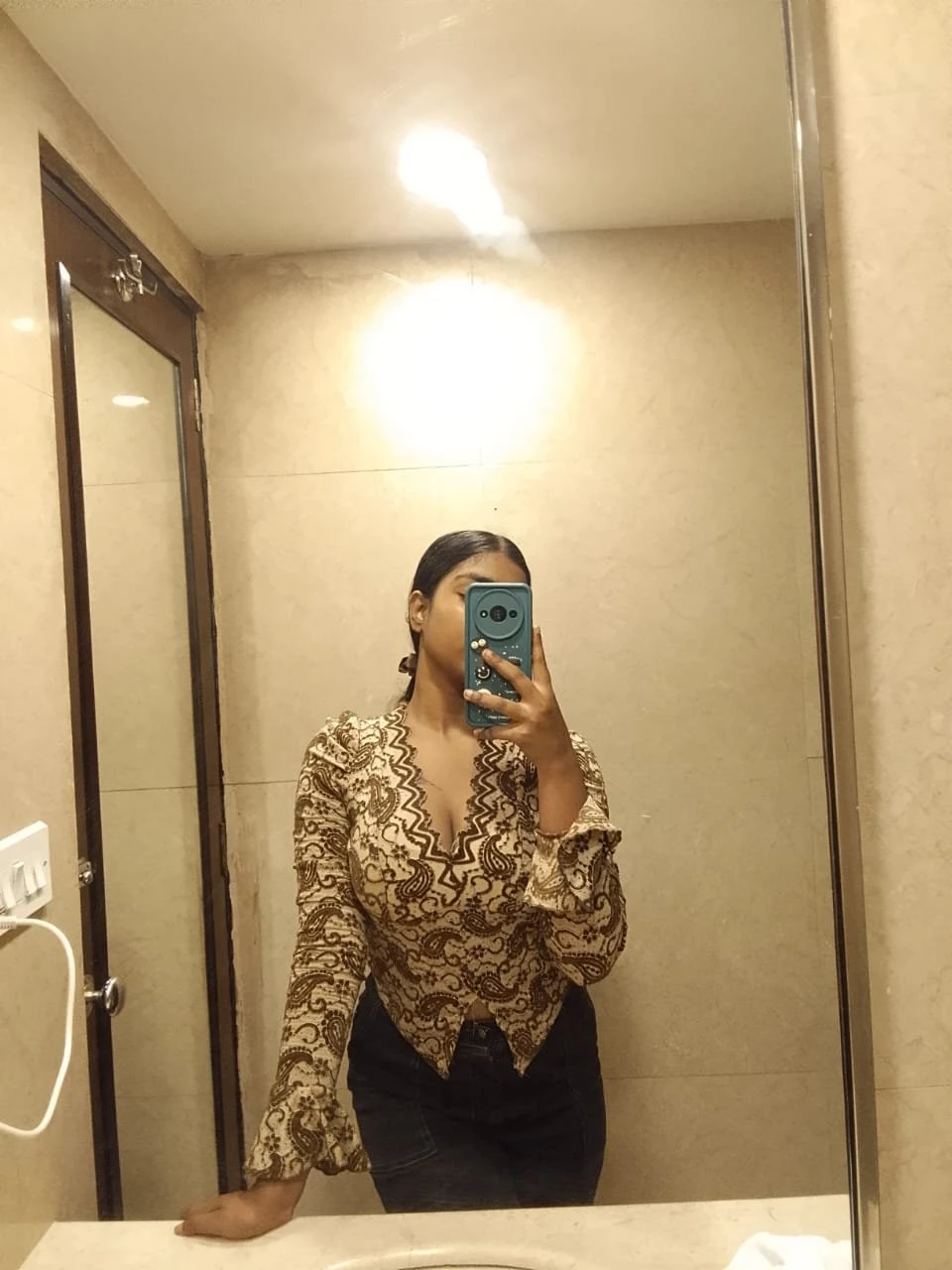 Komal – escort in Kochi — 2 / 5