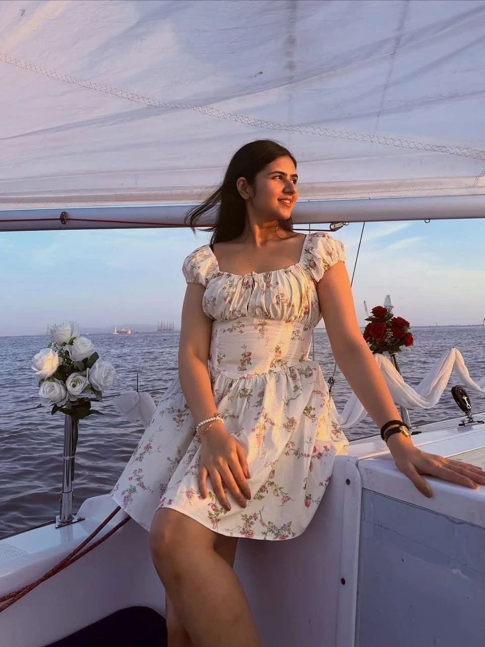Sakshi – Indian escort in Kochi — 3 / 4