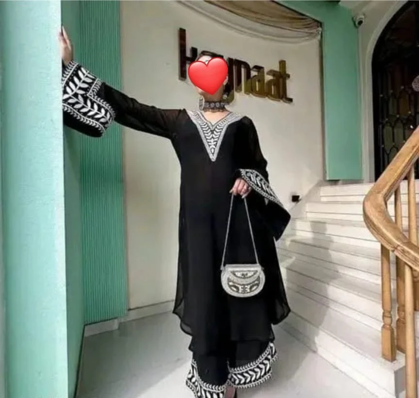 Anamika Private Expression of Elegance – Indian escort in Hyderabad — 1 / 5