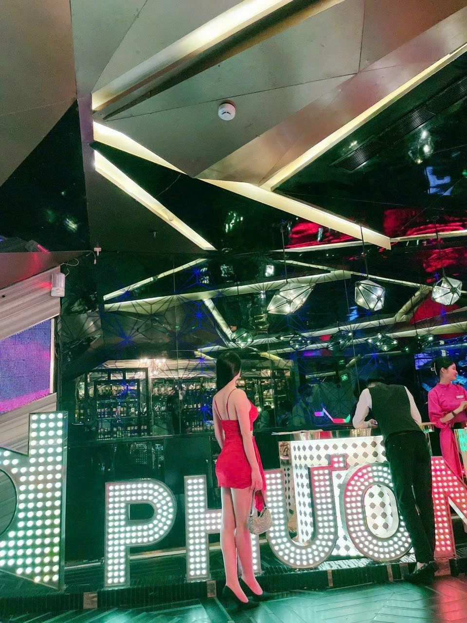 Suri – Vietnamese escort in Hanoi — 20 / 23