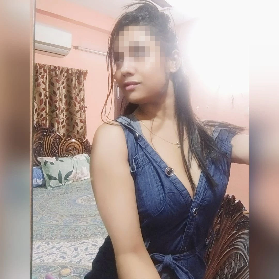 Richa Available for Real Meets – Indian escort in Kolkata — 3 / 4