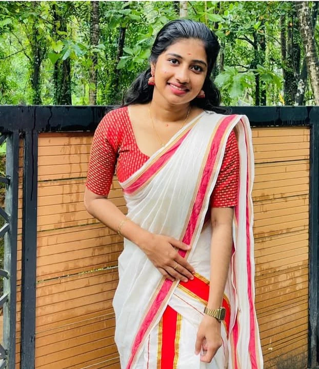 Nandini Saini – Indian escort in Hyderabad — 2 / 3