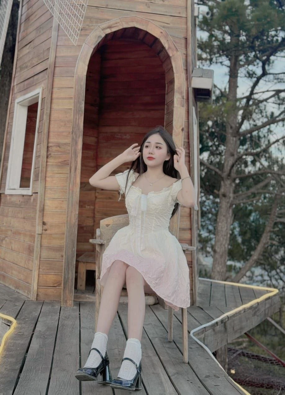 Anna – Vietnamese escort in Ho Chi Minh City — 9 / 13