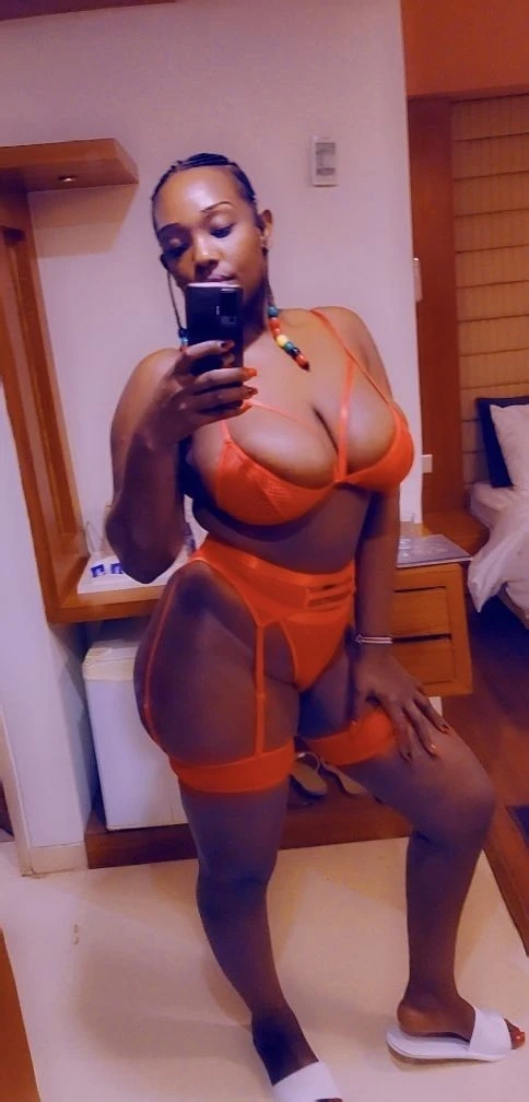 WebCam Only with Abby! – Jamaican escort in New Delhi — 2 / 4