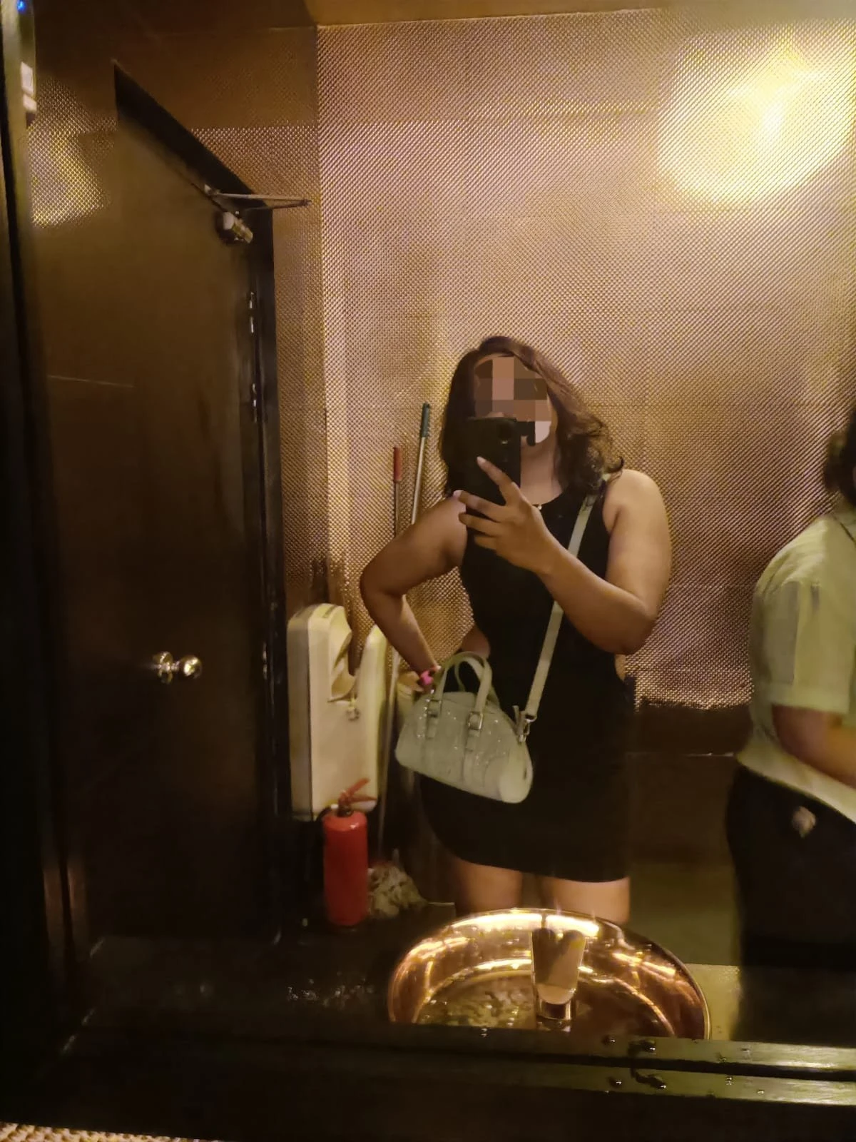Dip Tee – Indian escort in Mumbai — 4 / 5