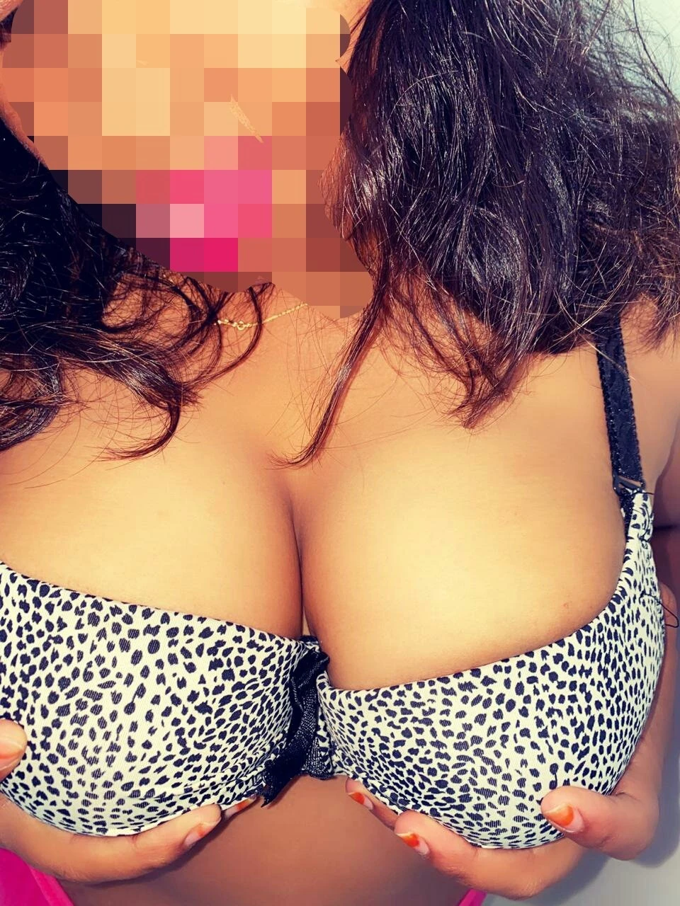 HornySakshi – Indian escort in Mumbai — 2 / 3