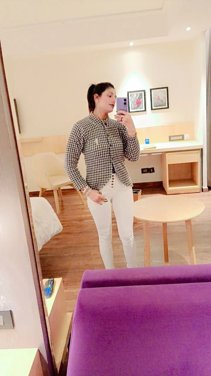 Avni – Indian escort in New Delhi — 5 / 7