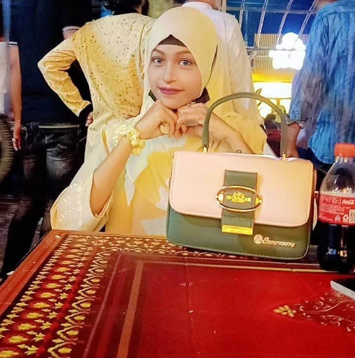 Vidhi an Independent Cash Pay Hotel Home – Indian escort in Pune — 4 / 14