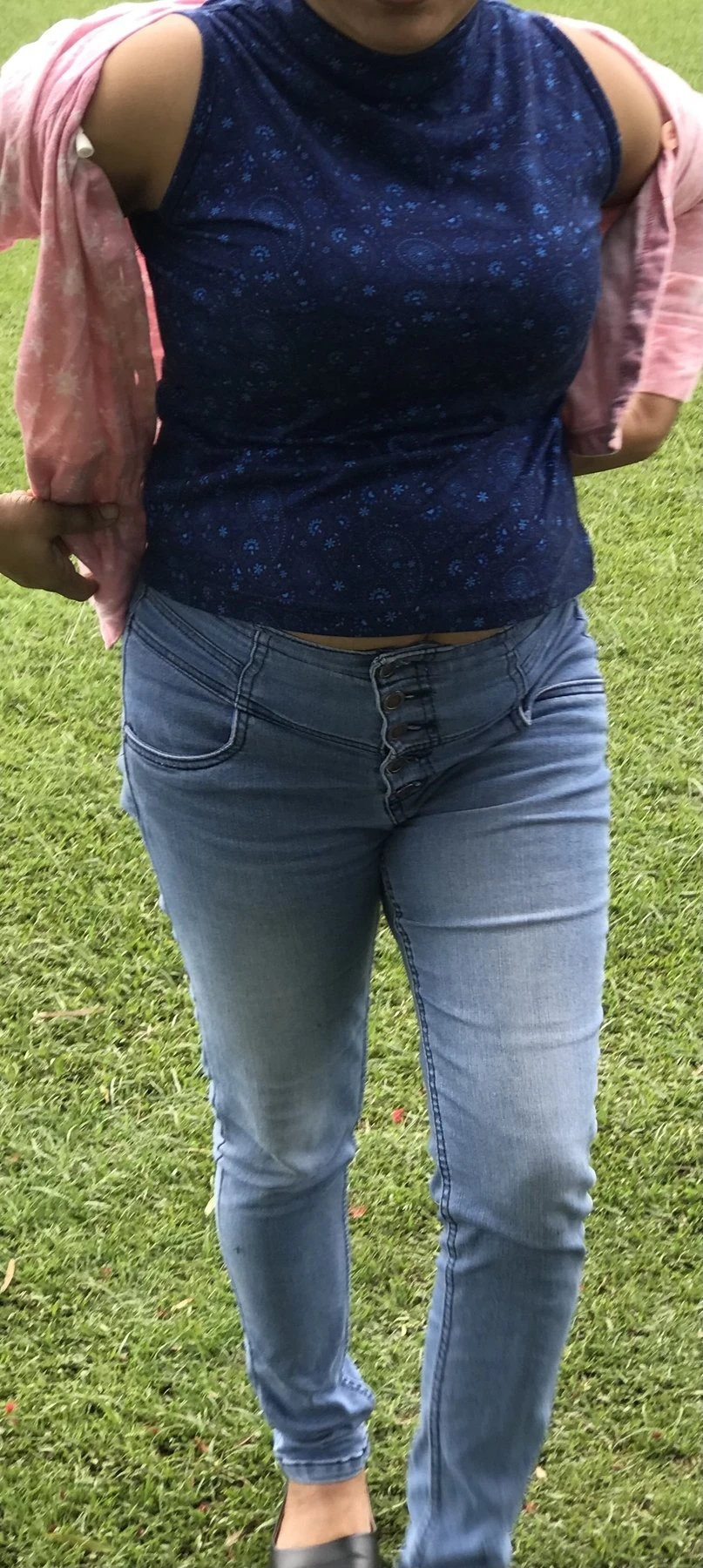 Thanu – Sri Lankan masseuse in Colombo — 2 / 3