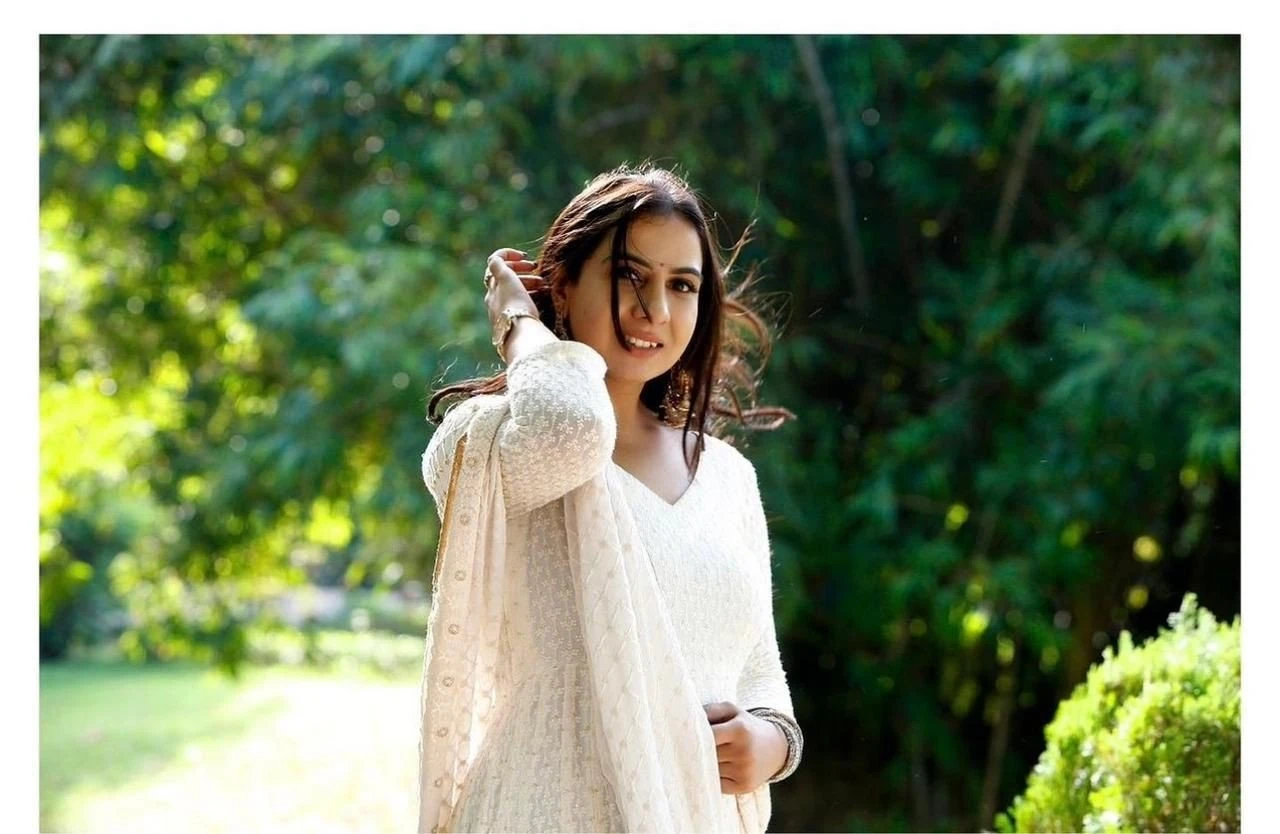 Russian and Indian Random Girls in Budge – Albanian escort in Chennai — 4 / 10