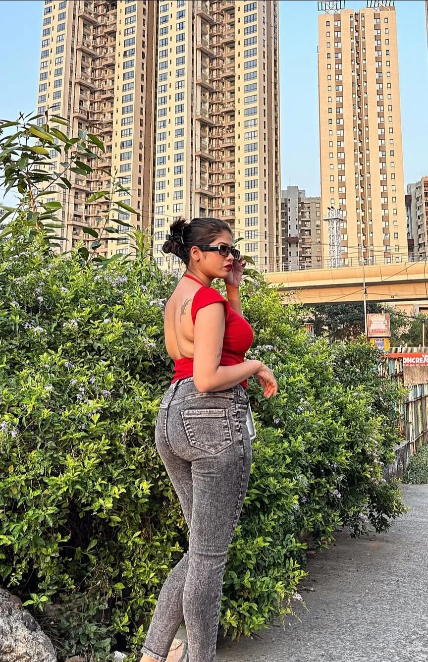 Real Meet ( Cam Especialist) – Indian escort in Navi Mumbai — 4 / 5