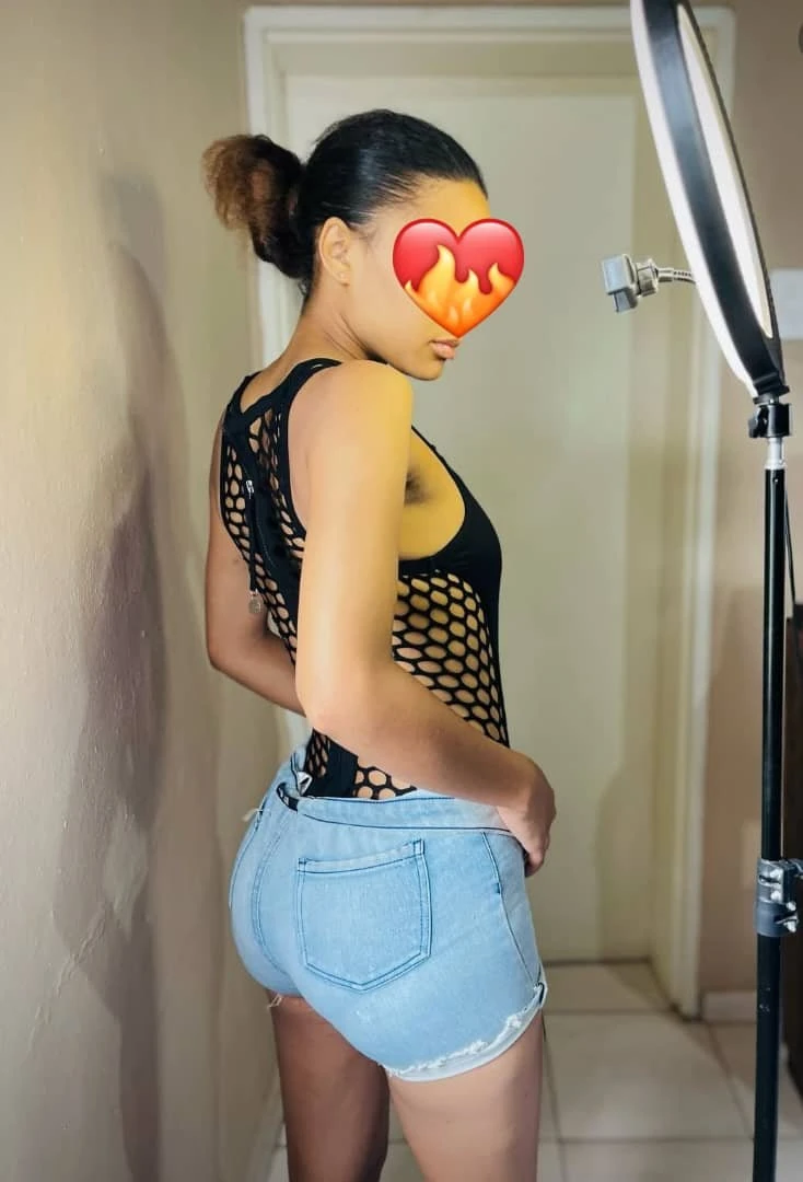 Hot slim Nyla chocolate booty real Meet – South African escort in Pune — 1 / 9